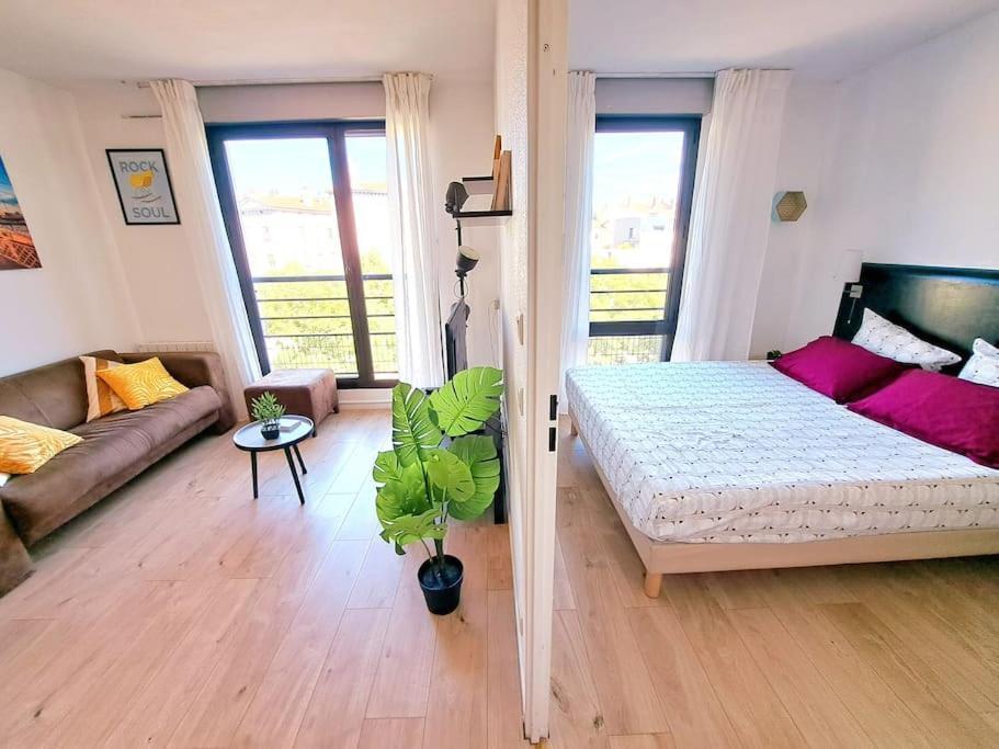 Le Valmy: Appartement Lumineux Au Pied Du Metro Lyon Bagian luar foto