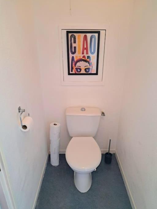 Le Valmy: Appartement Lumineux Au Pied Du Metro Lyon Bagian luar foto