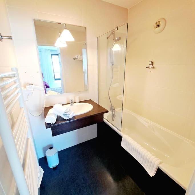 Le Valmy: Appartement Lumineux Au Pied Du Metro Lyon Bagian luar foto