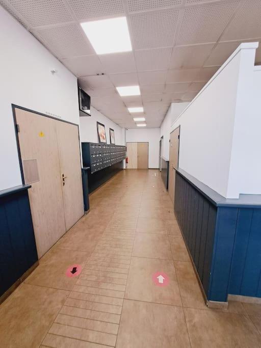 Le Valmy: Appartement Lumineux Au Pied Du Metro Lyon Bagian luar foto